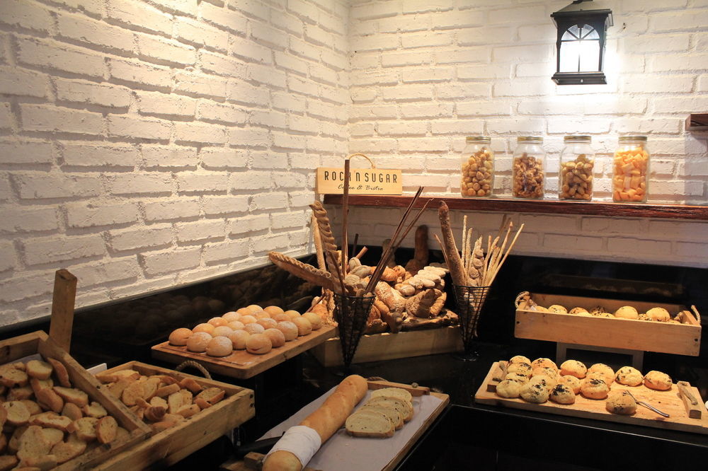 Luminor Hotel Jemursari By Wh With The Best Breakfast In Town And Located Near Surabaya Industrial Estate Rungkut Sier Exterior foto